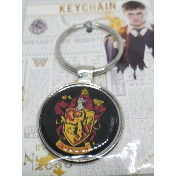 Gryffindor Crest Wizarding World WBEI Warner Brothers Key Chain - Picture 4 of 7
